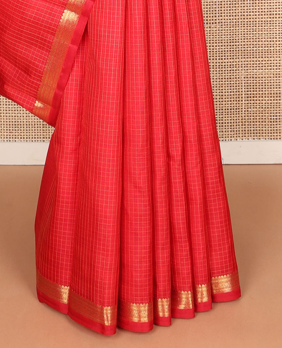Red checked Kanchipuram silk saree, self-border of thilakam mokku,muthu, diamond & chakram designs & seppu rekku pallu