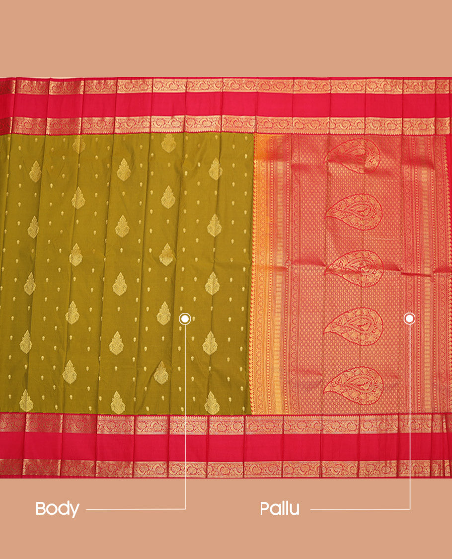 Green Budget Silk Saree, Woven with Zari Buttas, Contrast Tradittional Zari Rettai Pettu Border, Grand Pallu, and a Contrast Blouse