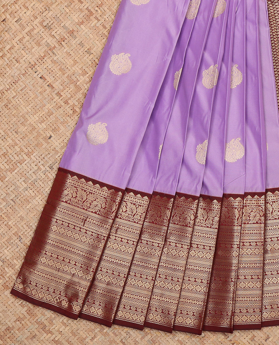 Lavender Budget Silk Saree, Graced with Zari Buttas, Complemented by a Contrast Traditional Zari Border, Grand Jaal Pallu, and Contrast Blouse