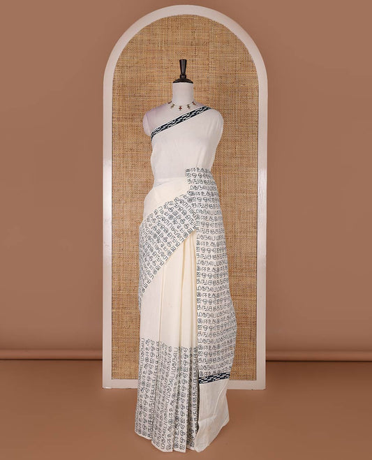 Borderless white Tamil letters printed Sungudi cotton saree with contrast Tamil letters printed blouse