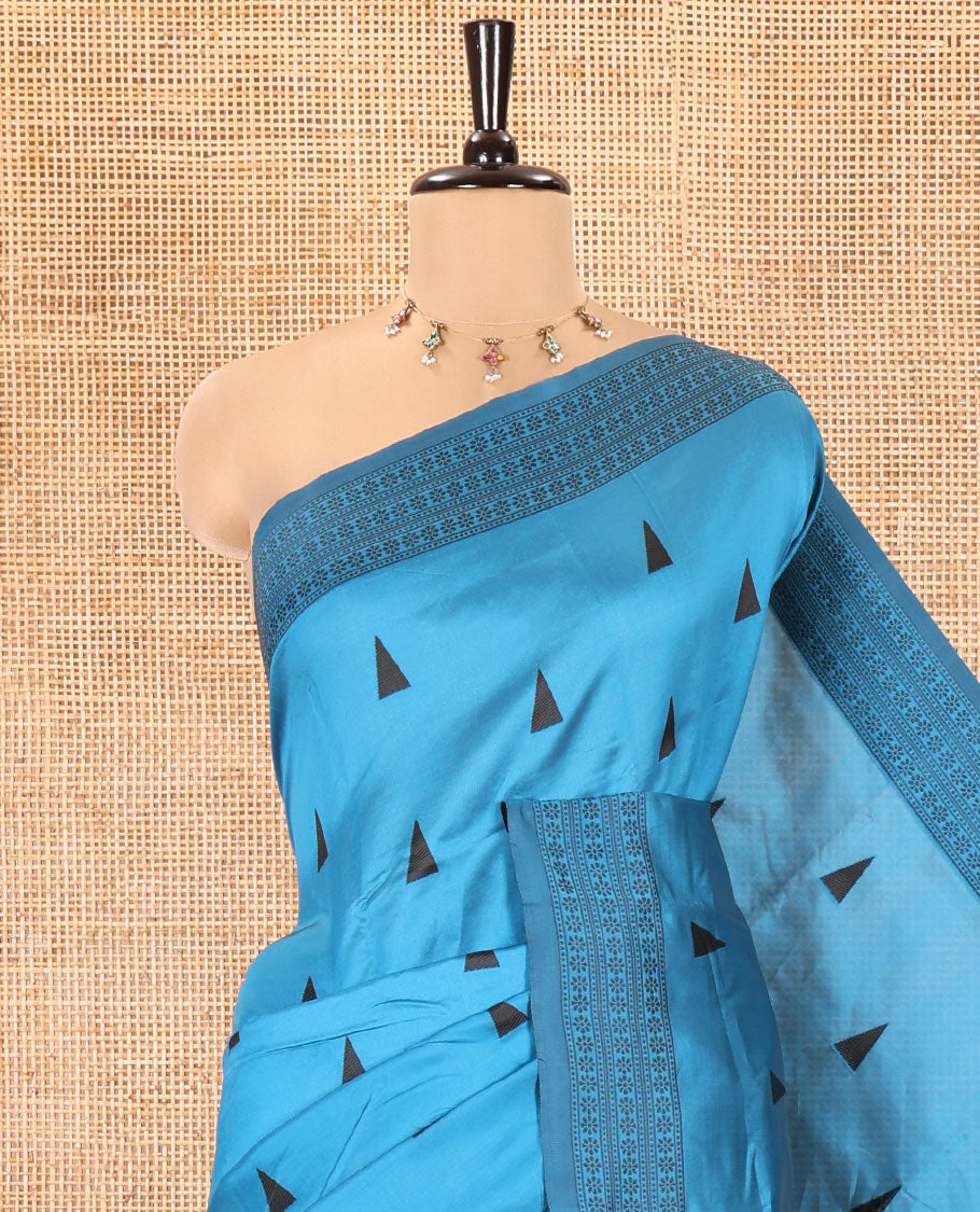 Blue Kanchi Silk Saree, Adorned with Temple Buttas All Over Its Body, Subtly Sparkled With Floral Design Border, Pallu of Paisleys Design, and Paired with a Matching Blouse
