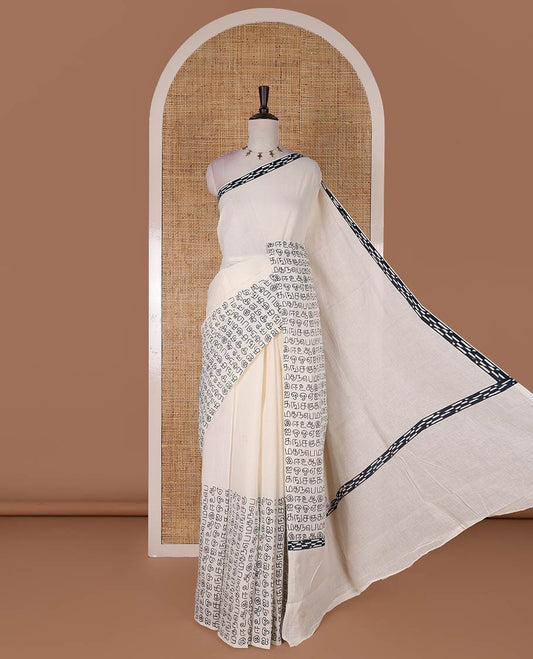 Borderless white Tamil letters printed Sungudi cotton saree with contrast Tamil letters printed blouse