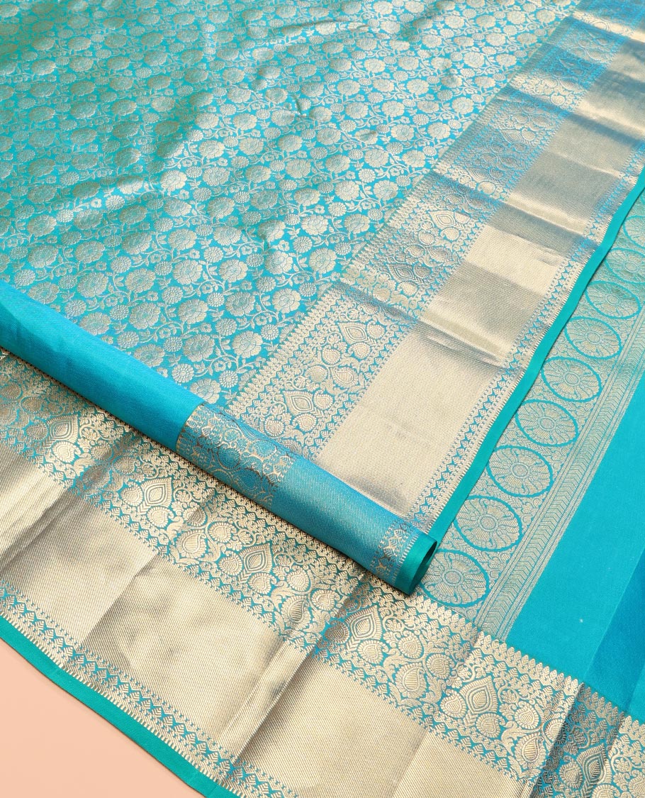 Blue Kanchipuram Wedding Silk Saree, Artfully Detailed with Jacquard Design, Zari Border of Traditional Designs, Grand Pallu, and Matching Blouse