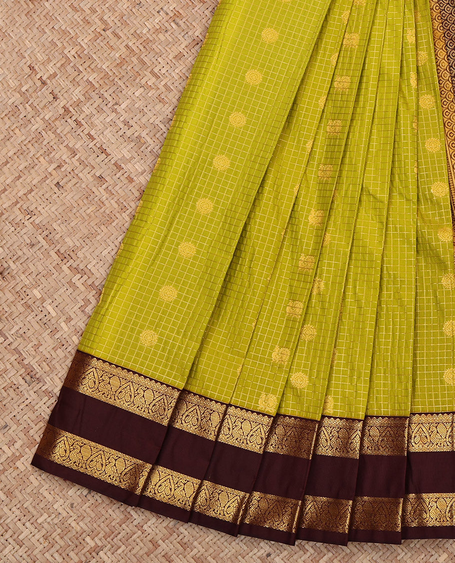 Green Budget Silk Saree, Mesmerized with Zari Buttas and Checks, Complemented by Contrast Traditional Rettai Pettu Border, Grand Pallu and a Contrast Blouse