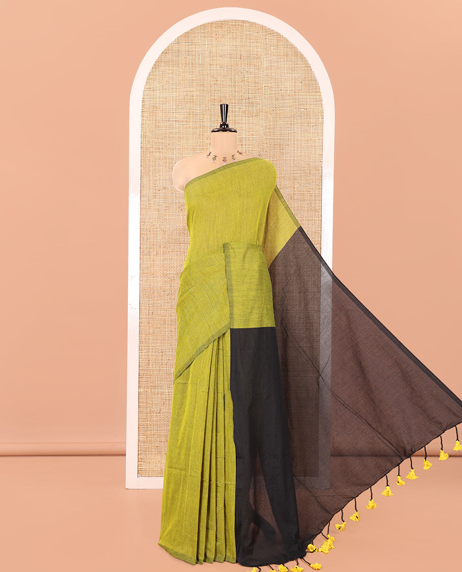 Borderless Leaf Green and Black Plain Khadi Mul Cotton Saree, Highlighted by Captivating Contrast Colored Pallu, and Paired with a Contrast Blouse