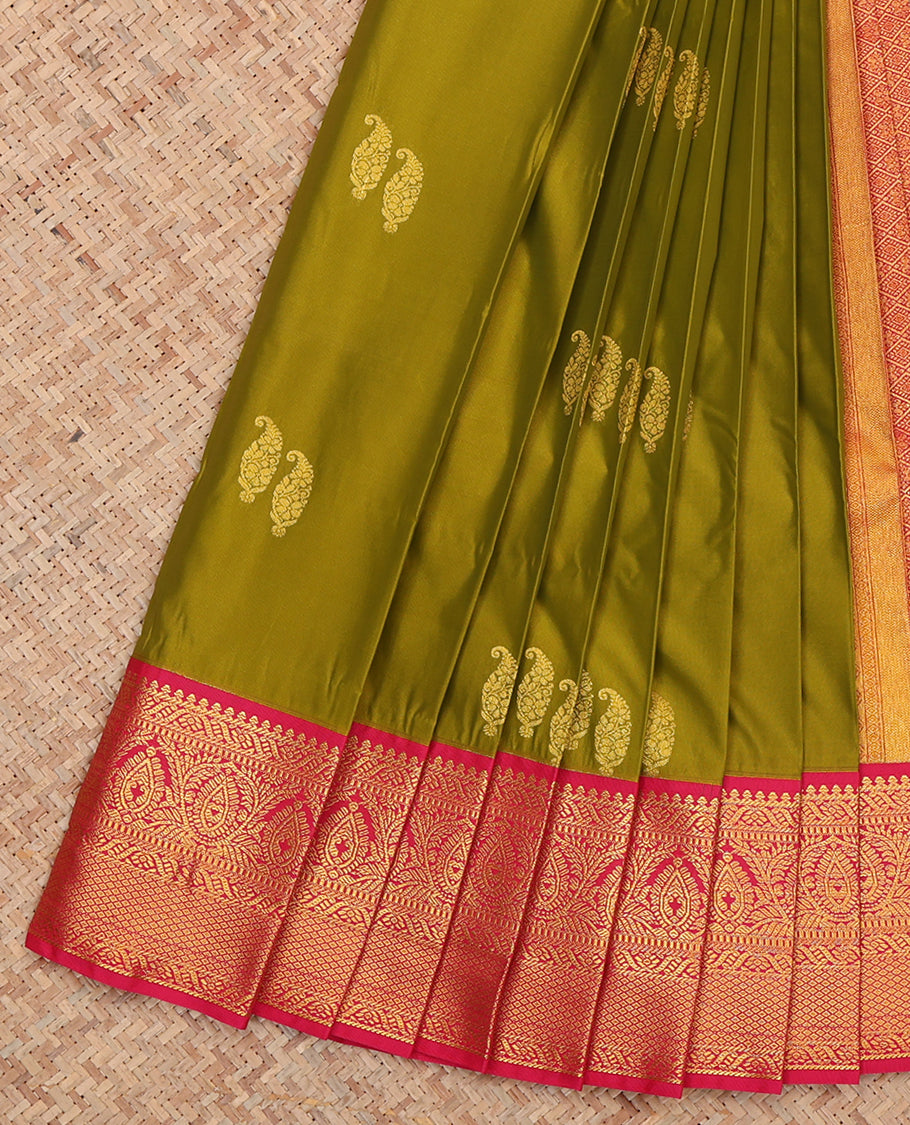 Green Budget Silk Saree, Embellished with Zari Buttas, Complemented by a Contrast Traditional Zari Border, Grand Pallu, and Contrast Blouse