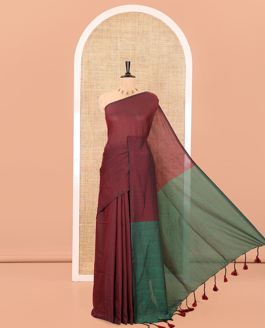 Borderless Maroon and Green Plain Khadi Mul Cotton Saree, Highlighted by Captivating Contrast Colored Pallu, and Paired with a Contrast Blouse
