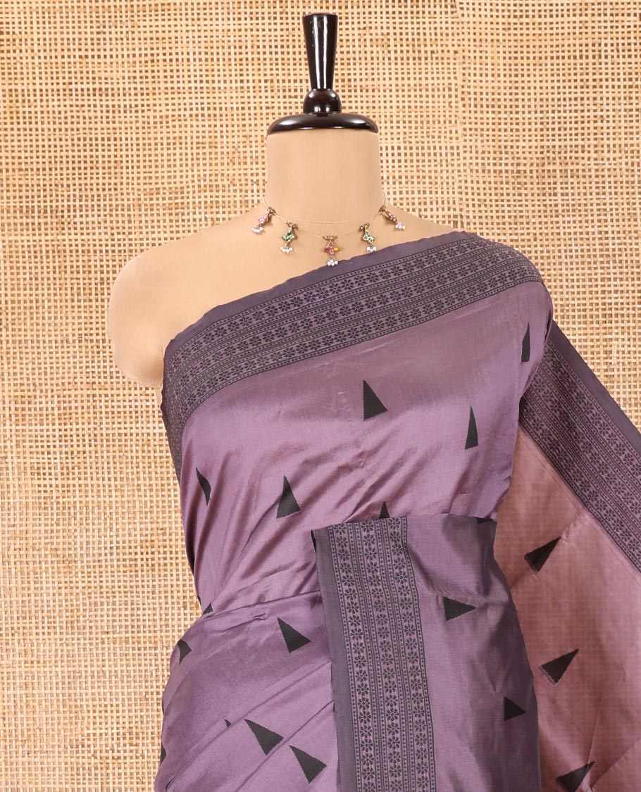 Lavender Kanchi Silk Saree, Adorned with Temple Buttas All Over Its Body, Subtly Sparkled With Floral Design Border, Pallu of Paisleys Design, and Paired with a Matching Blouse