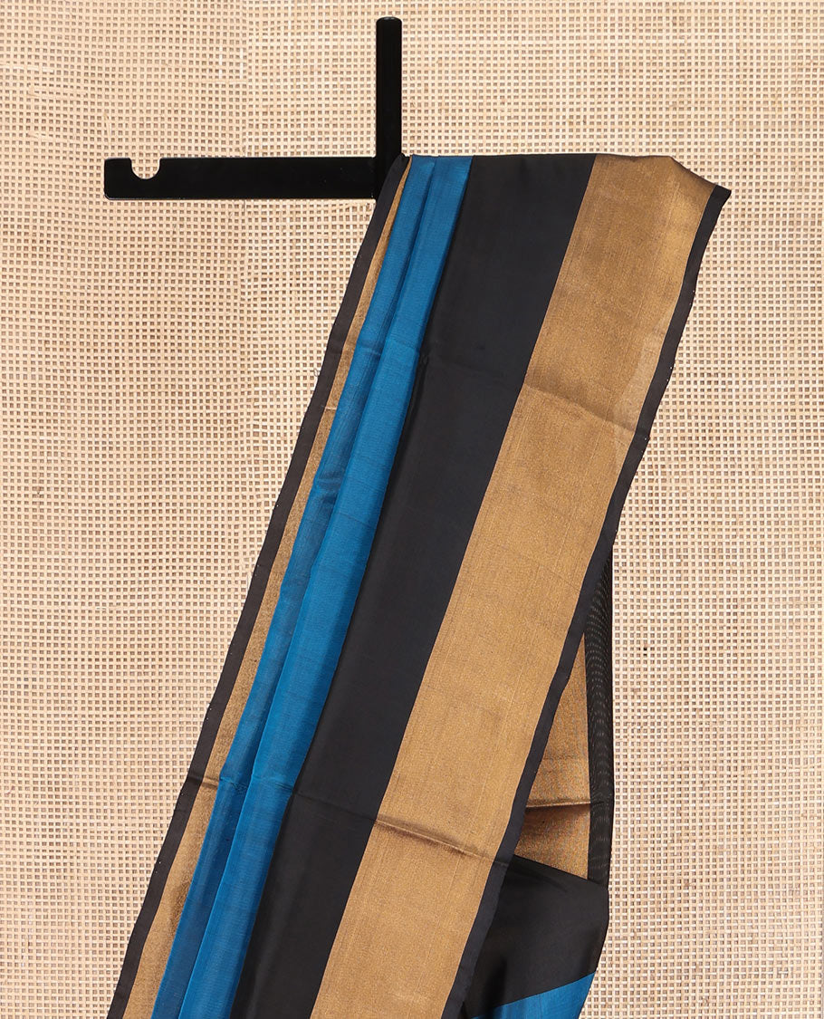 Blue Plain Uppada Silk Saree, Complemented by Contrast Bavanji Border, Plain Pallu, and Paired with a Contrast Blouse