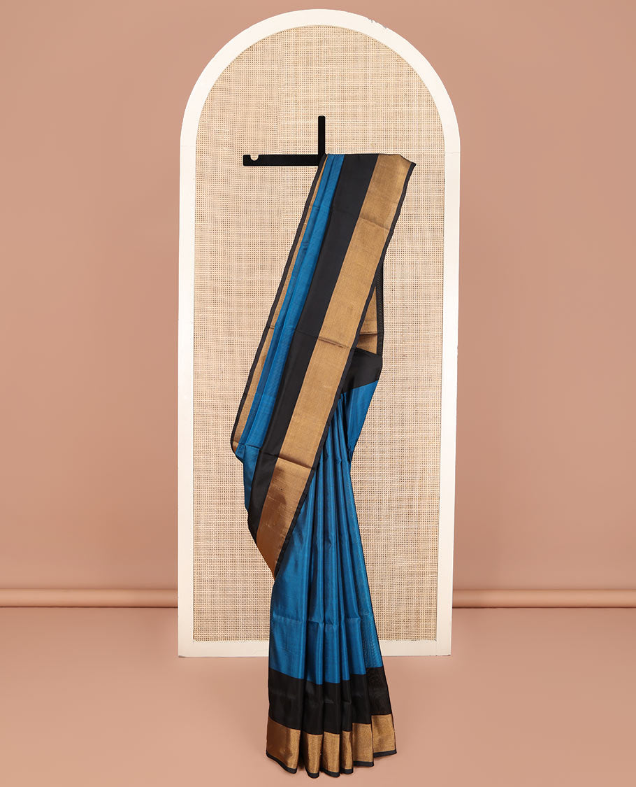 Blue Plain Uppada Silk Saree, Complemented by Contrast Bavanji Border, Plain Pallu, and Paired with a Contrast Blouse
