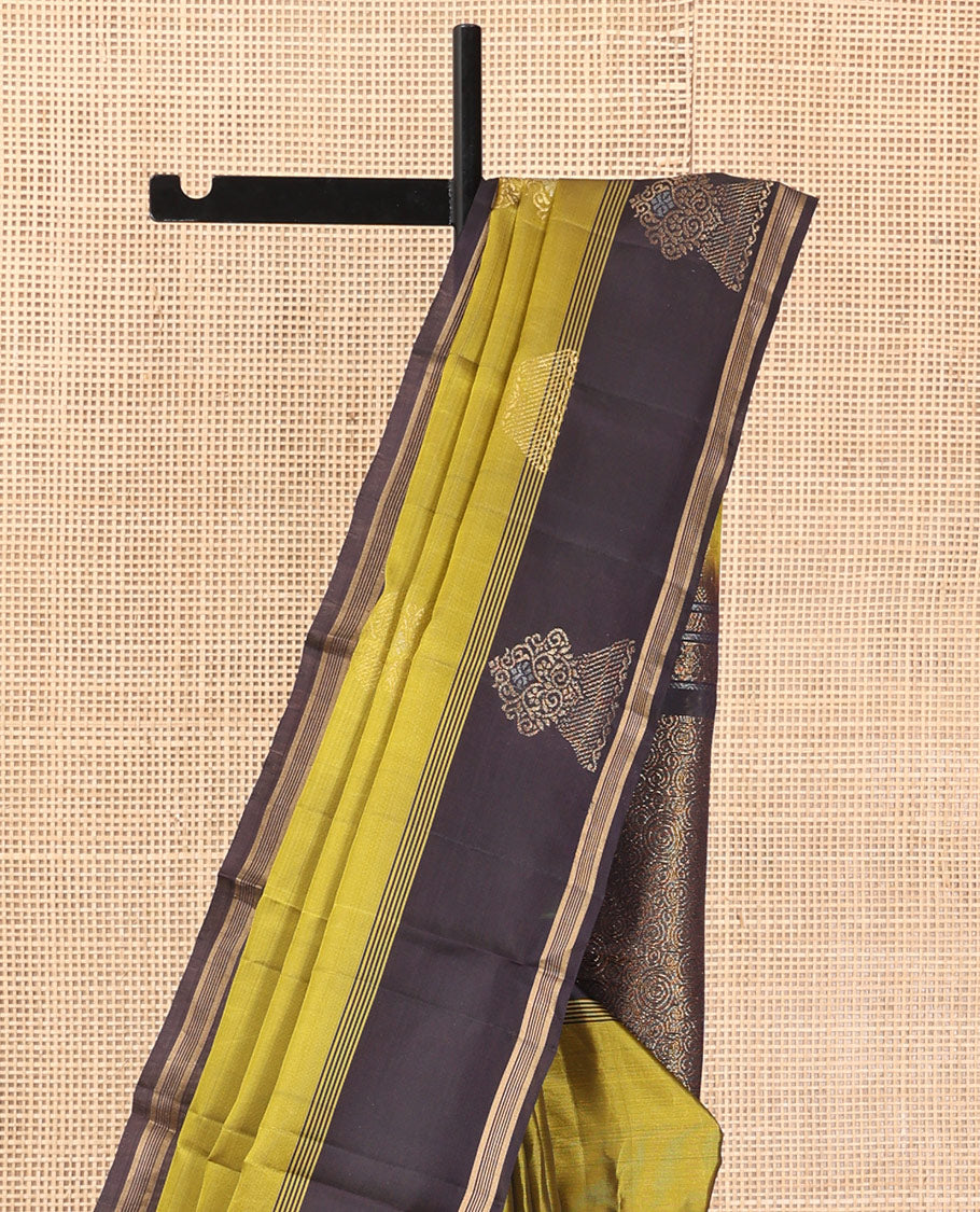 Green Mayuri Lite Silk Mix Saree, Subtly Enriched with Zari Buttas, Complemented by a Contrast Border, Geometric Pallu, and a Contrast Blouse