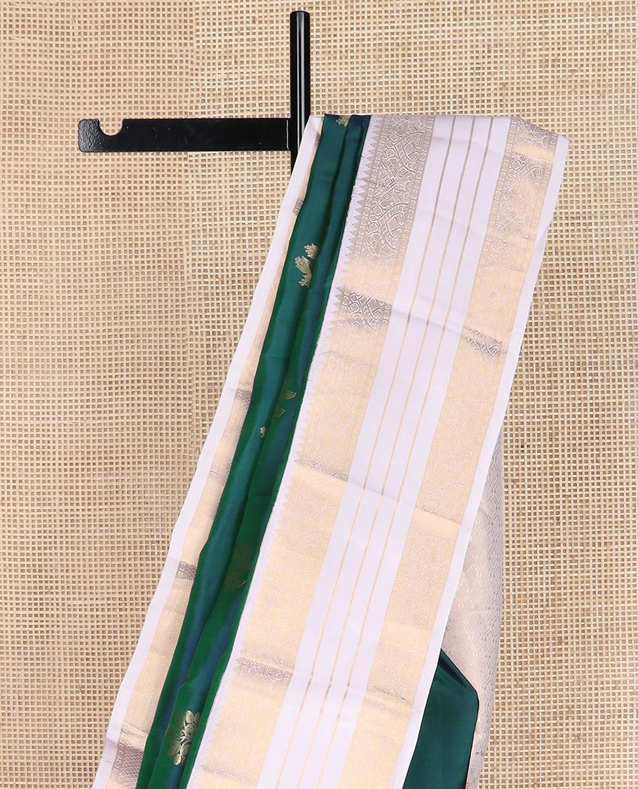 Green floral butta silk saree, contrast border of rekku,rudraksham,floral,banaras & mayil, & ogee patterned pallu