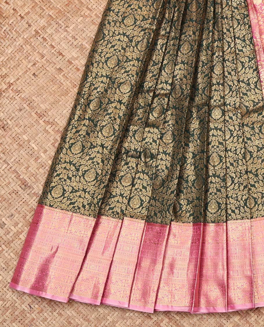 Green Budget Silk Saree, Elegantly Highlighted with Jacquard Design, Complemented by Contrast Traditional Zari Border, Paisley Pallu, and Contrast Blouse