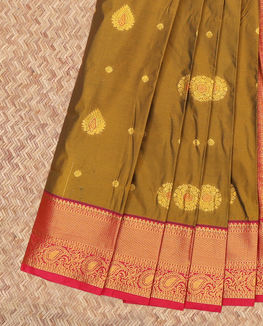 Green Budget Silk Saree, Highlighted by Zari Buttas, a Contrast Traditional Zari Border, Grand Jaal Pallu, and a Contrast Blouse