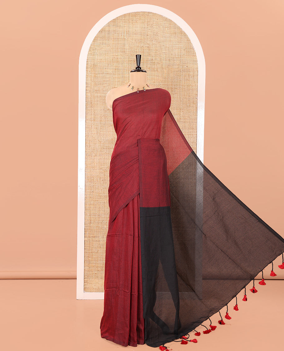 Borderless Red and Black Plain Khadi Mul Cotton Saree, Highlighted by Captivating Contrast Colored Pallu, and Paired with a Contrast Blouse