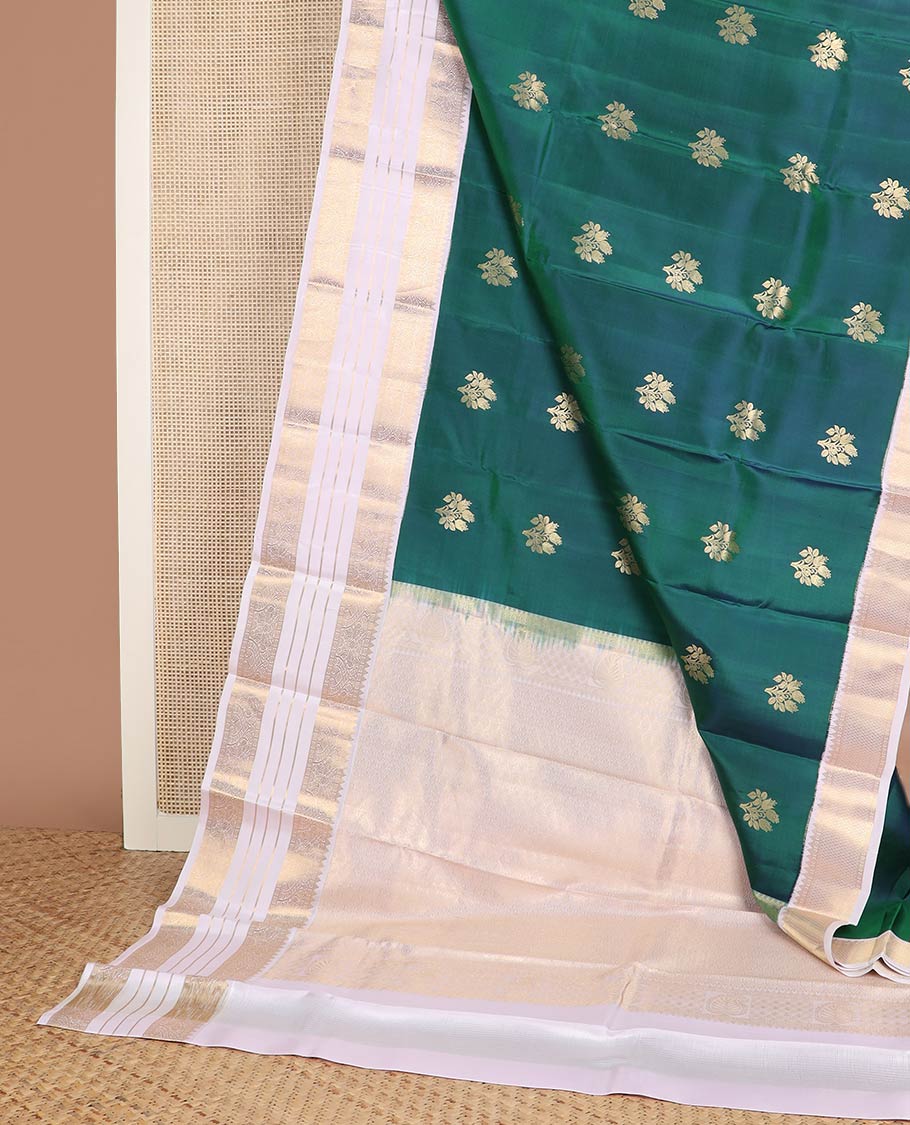 Green floral butta silk saree, contrast border of rekku,rudraksham,floral,banaras & mayil, & ogee patterned pallu