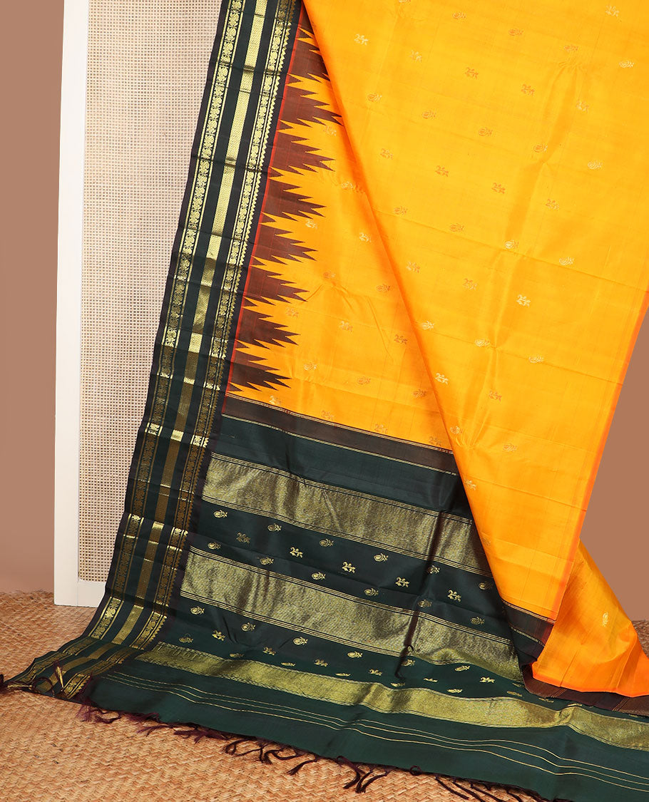 Orange zari buttas kanchipuram silksaree, contrast one-sided thazampoo rekku border of salngai,banaras,mayil & vanki & zari design pallu