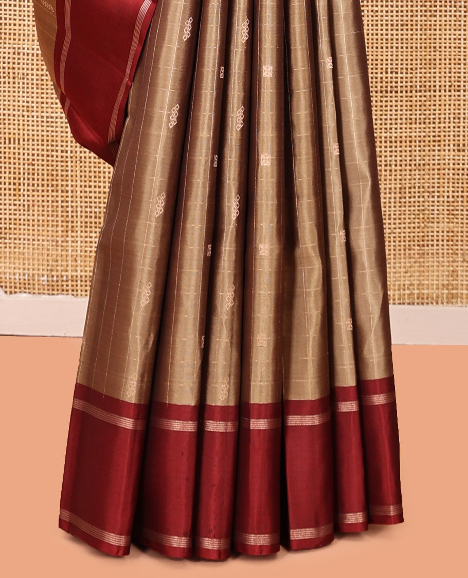 Brown Kanchipuram Silk Saree, Graced with Checks and Geomentric Buttas, Complemented By Contrast Bodi Border, Intricate Jaal-style Pallu, and a Contrast Blouse