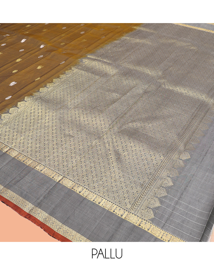 Green Kanchipuram Silk Saree, Artfully Detailed with Mayil-Chakram Buttas, a Contrast Rettai Pettu Border of Mayil and Chakram Designs, Jaal Pallu, and a Contrast Blouse