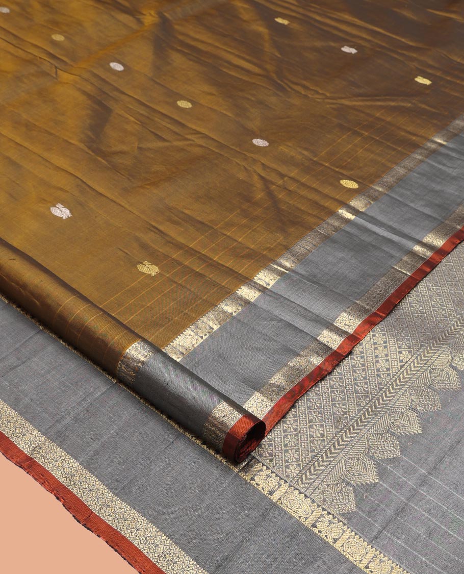 Green Kanchipuram Silk Saree, Artfully Detailed with Mayil-Chakram Buttas, a Contrast Rettai Pettu Border of Mayil and Chakram Designs, Jaal Pallu, and a Contrast Blouse