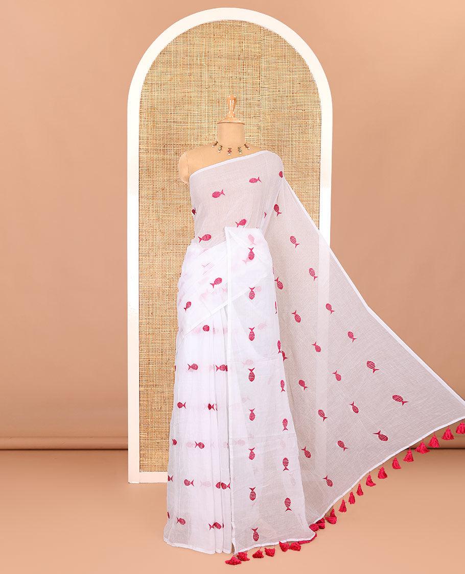 Borderless white fish motifs thread embroidered khadi mul cotton saree, fish motifs thread embroidered pallu, and a matching plain blouse