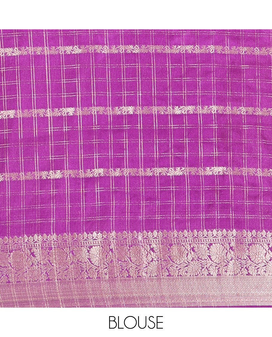 Off-White Fancy Georgette Saree, Gleamed Up with Zari Designs, Complemented by a Contrast Ganga-Jamuna Zari Temple Border of Traditional Designs, Pallu of Paisleys, and Paired with a Contrast Blouse