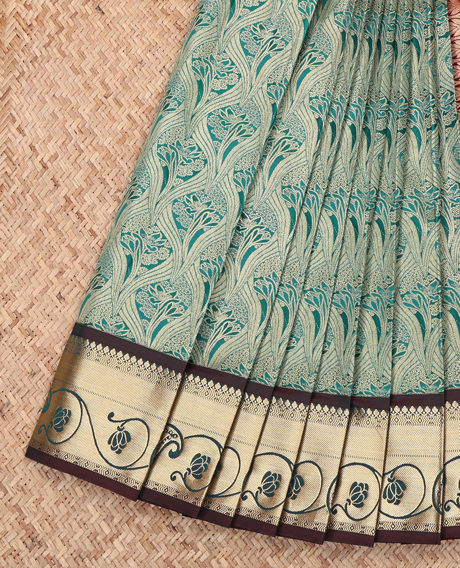 Green Budget Silk Saree, Graced with a Jacquard Design, Complemented by a Contrast Zari Border, Intricate Pallu, and Contrast Blouse