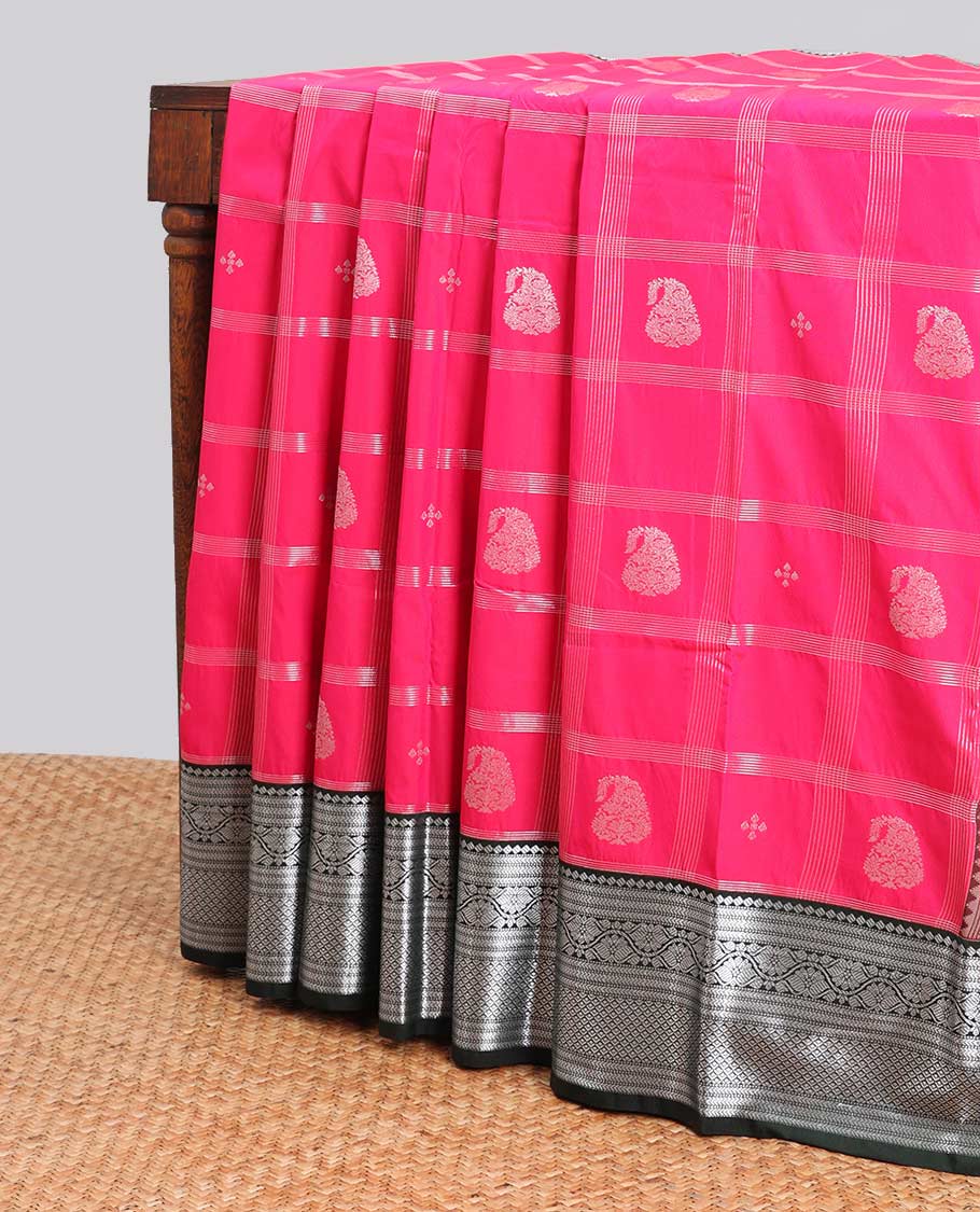 Pink paisely enclosed checked design gift saree with contrast intricate zari design border & checked zari design pallu