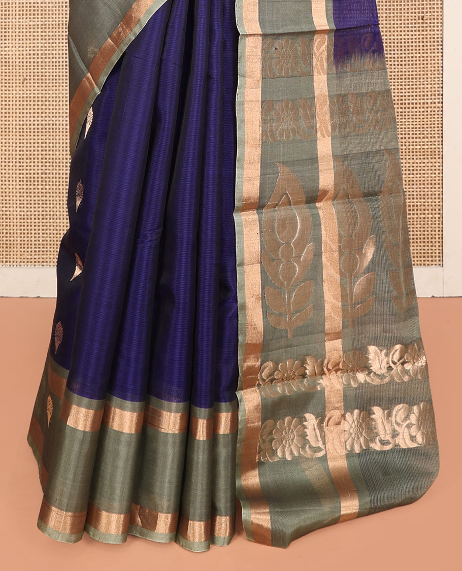 Blue Silk Cotton Saree, Mesmerized with Floral Buttas, Complemented by a Contrast Traditional Border, Pallu of Floral Designs, and a Contrast Blouse