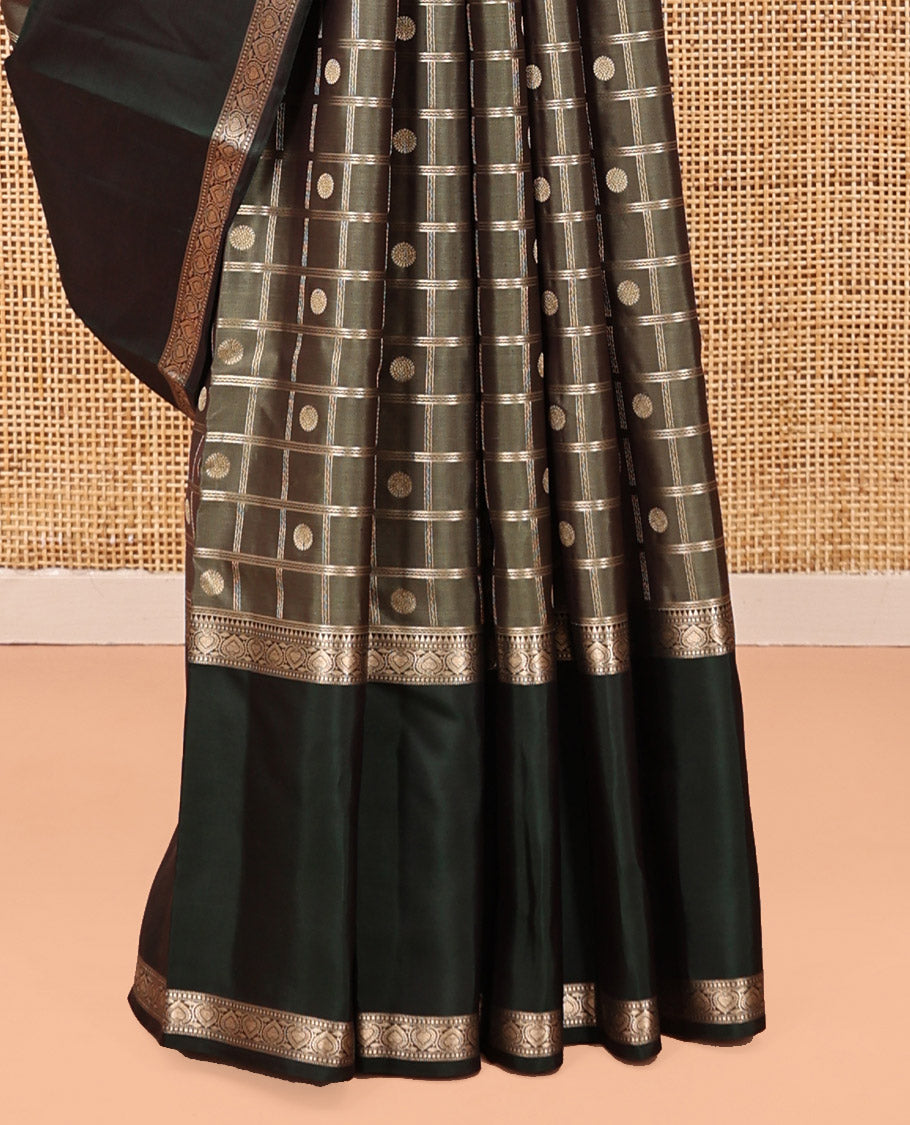 Grey Kanchipuram Silk Saree, Embellished with Butta Enclosed Checks, a Contrast Traditional Rettai Pettu Border, Grand Pallu, and a Contrast Blouse