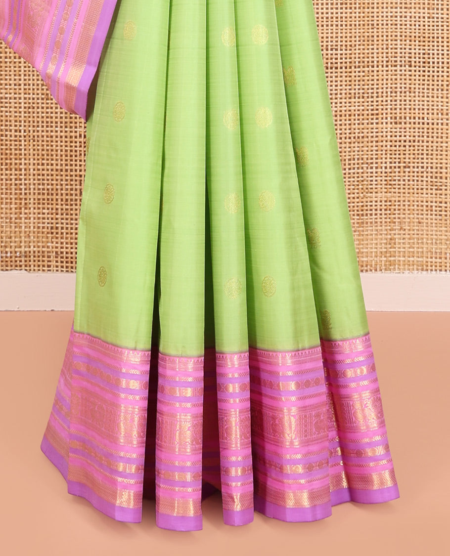Green Vasundhara Silk Saree, Accentuated with Mayil and Chakram Buttas All Over Its Body, Complemented by a Contrast Border of Rekku, Muthu, Kathir, Poun, Mayil and Mayil Kann Designs, Grand Pallu, and Paired with a Contrast Blouse