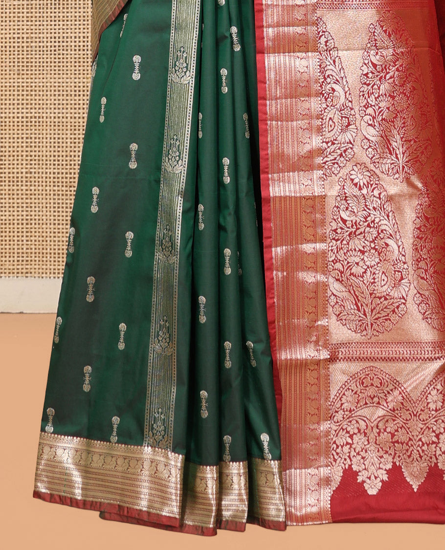 Green Budget Silk Saree, Adorned with Zari Buttas, Complemented by Contrast Traditional Zari Border, Pallu of Floral Design, and Contrast Blouse