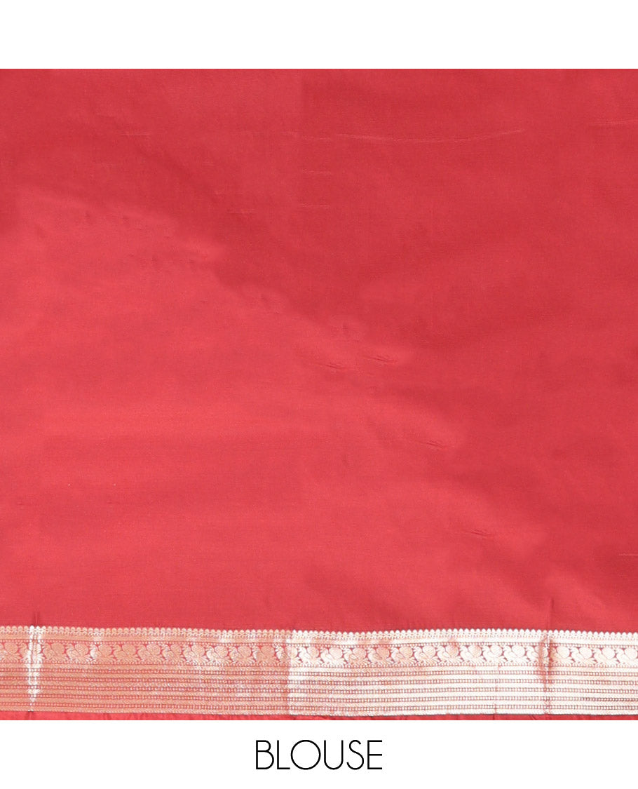 Green Budget Silk Saree, Adorned with Zari Buttas, Complemented by Contrast Traditional Zari Border, Pallu of Floral Design, and Contrast Blouse