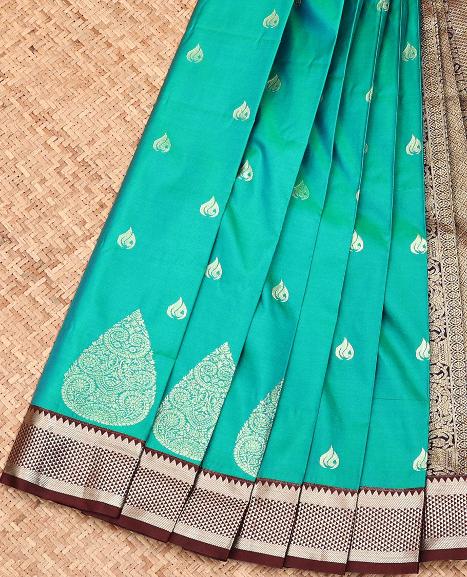 Green Budget Silk Saree, Beautified with Zari Buttas, Complemented by a Contrast Traditional Zari Design Border, Grand Pallu, and Paired with a Contrast Blouse