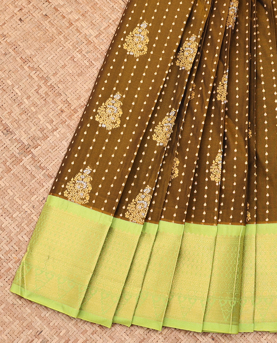 Green Budget Silk Saree, Richly Detailed with Floral Buttas All Over Its Body, Complemented by Contrast Traditional Zari Designs Woven Border, Grand Pallu and Paired with a Contrast Blouse