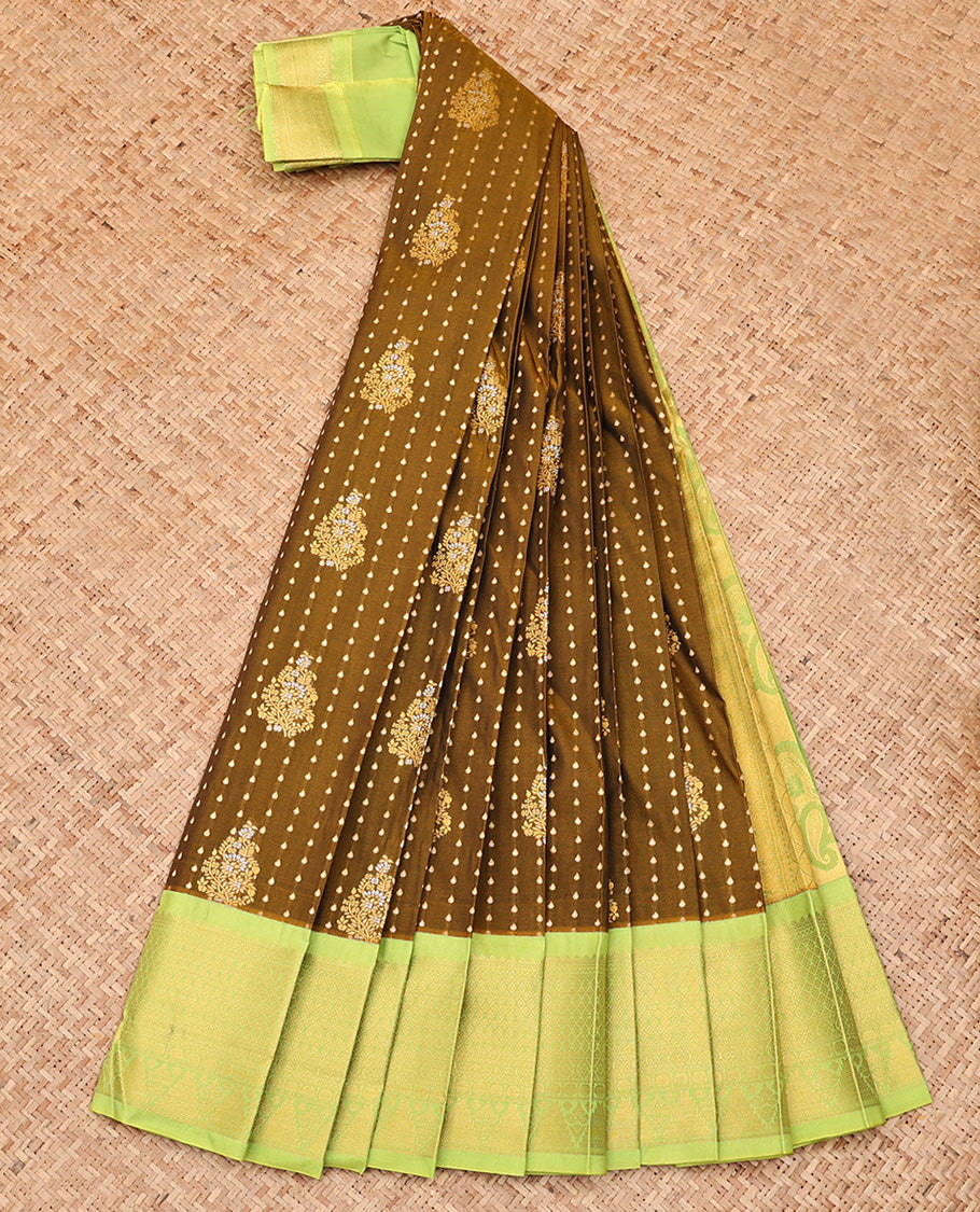 Green Budget Silk Saree, Richly Detailed with Floral Buttas All Over Its Body, Complemented by Contrast Traditional Zari Designs Woven Border, Grand Pallu and Paired with a Contrast Blouse