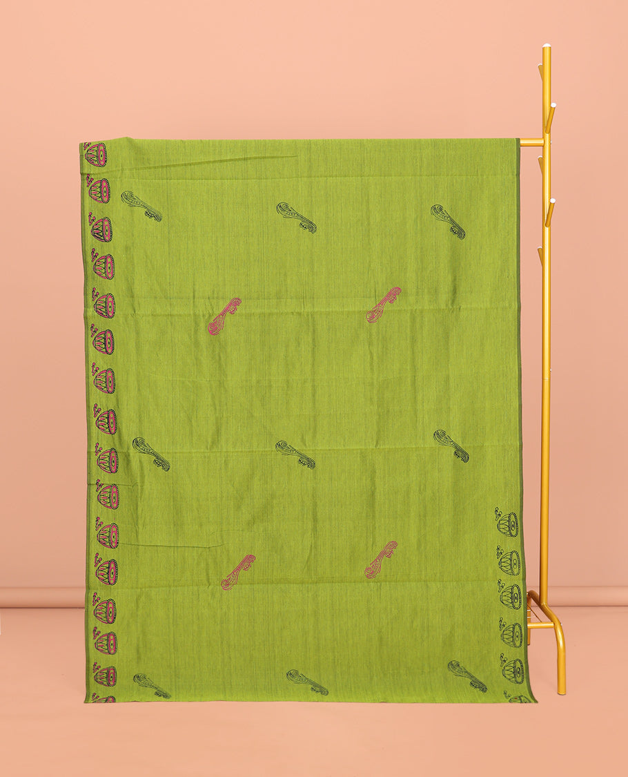 Borderless Green Poly Cotton Saree, Accentuated with Instrument Motifs Print, a Self-Pallu, and a Contrast Kolam Motifs Print Blouse