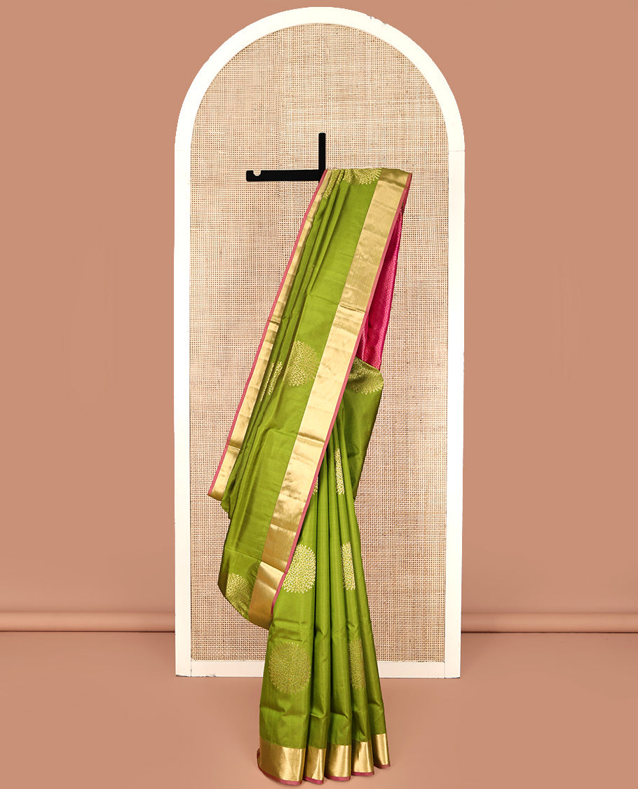 Green Mayuri Lite Silk Mix Saree, Accentuated with Tree Zari Buttas All Over Its Body, Complemented by a Contrast Bavanji Border, Pallu of Intricate Designs, and Paired with a Contrast Blouse
