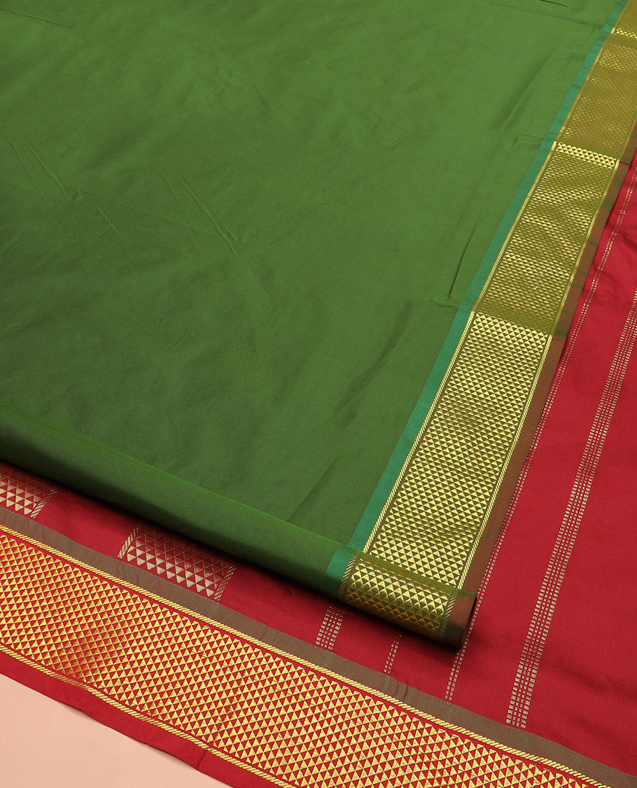 Green Plain Ten-Yard Art Silk Saree, Complemented by a Contrast Traditional Ara Maadam Border, and Pallu Elevated with Traditional Ara Maadam Designs