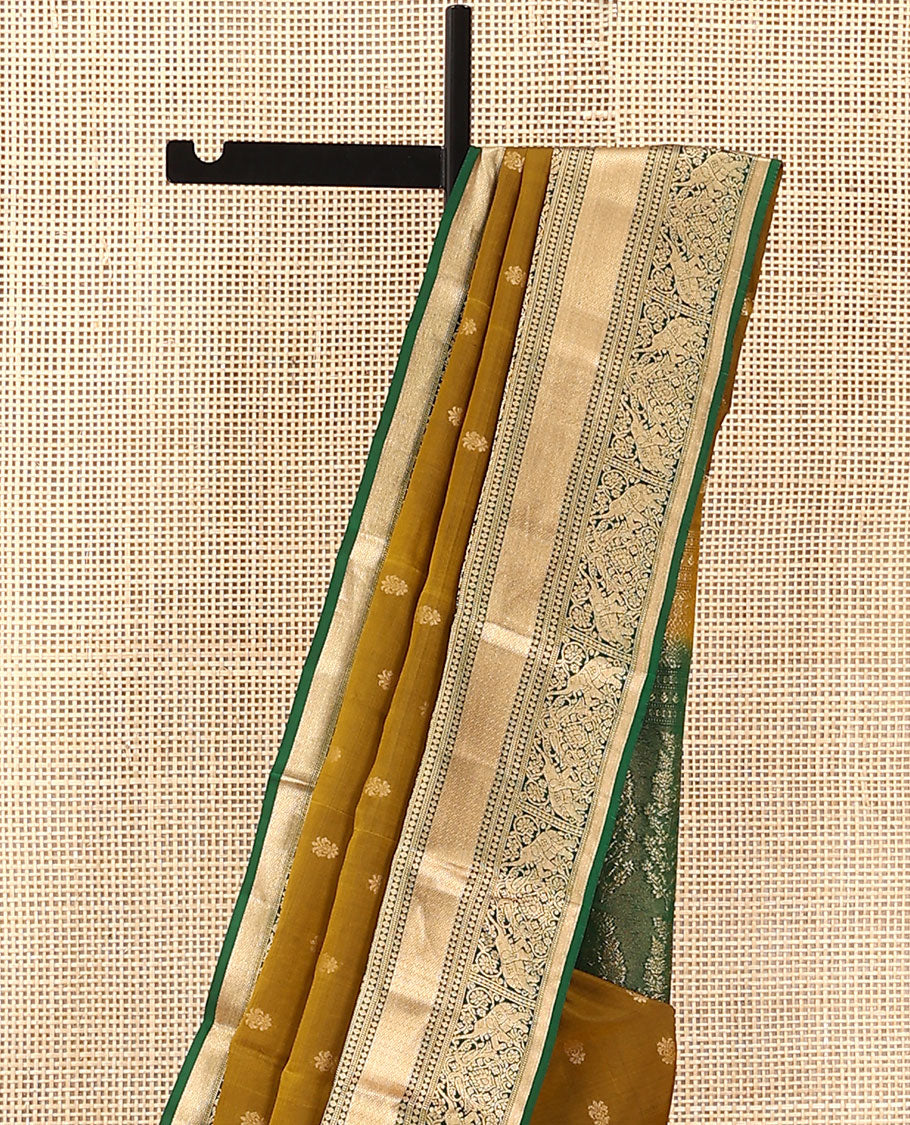 Green Vasundhara Lite Silk Mix Saree, Elevated with Zari Buttas, Complemented by a Contrast Border of Muthuy, Kodi Visiry, Mayil, and Yaanai Designs, Pallu of Floral Designs, and Paired with a Contrast Blouse