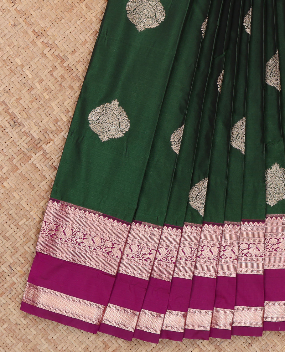 Green Budget Silk Saree, Mesmerized with Zari Buttas, Complemented by a Contrast Traditional Zari Rettai Pettu Border, Grand Pallu, and a Contrast Blouse