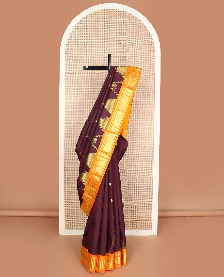 Maroon buttas Kanchipuram silksaree, contrast one-sided zari korvai border of salngai & jaal design & thazampoo rekku pallu