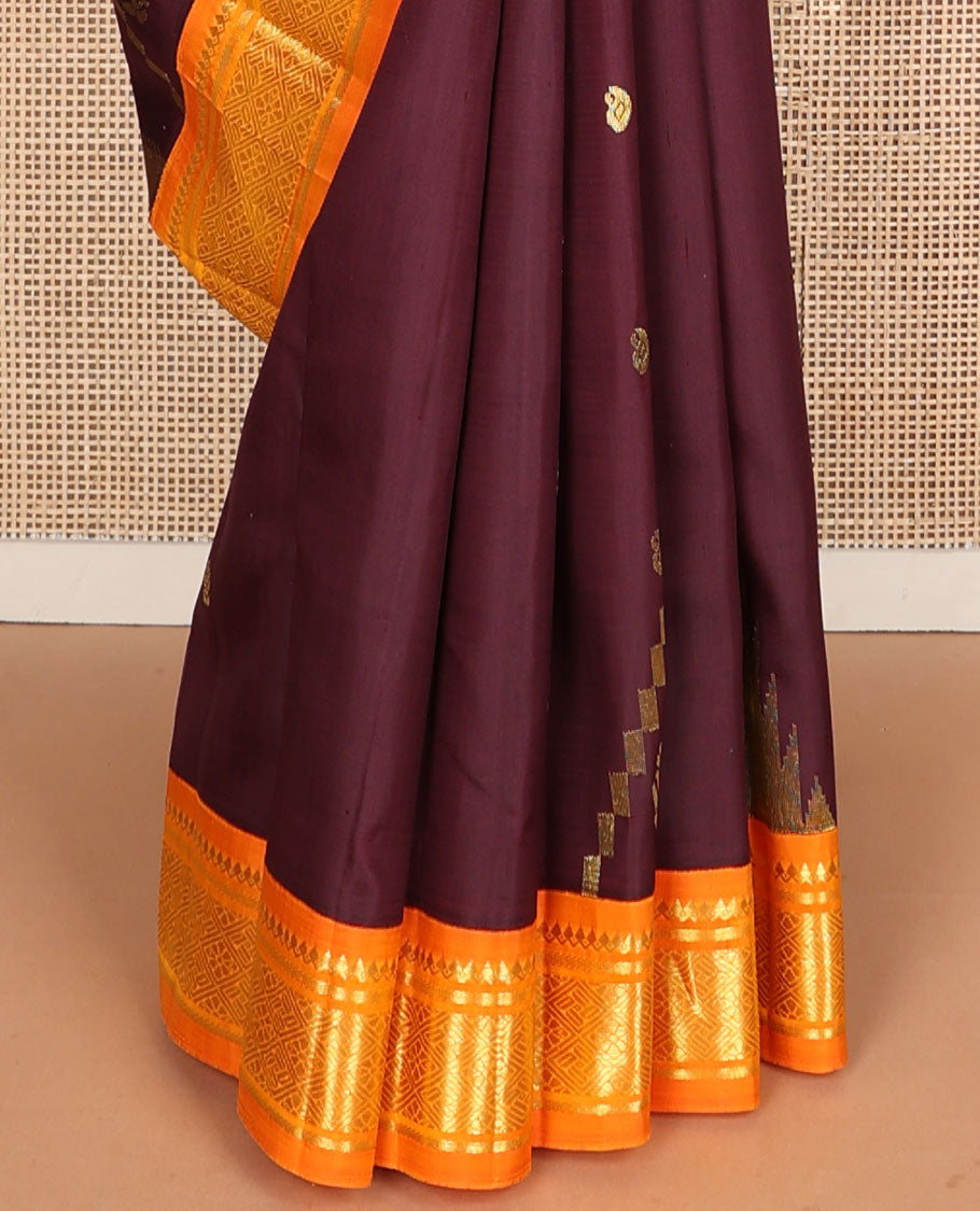 Maroon buttas Kanchipuram silksaree, contrast one-sided zari korvai border of salngai & jaal design & thazampoo rekku pallu