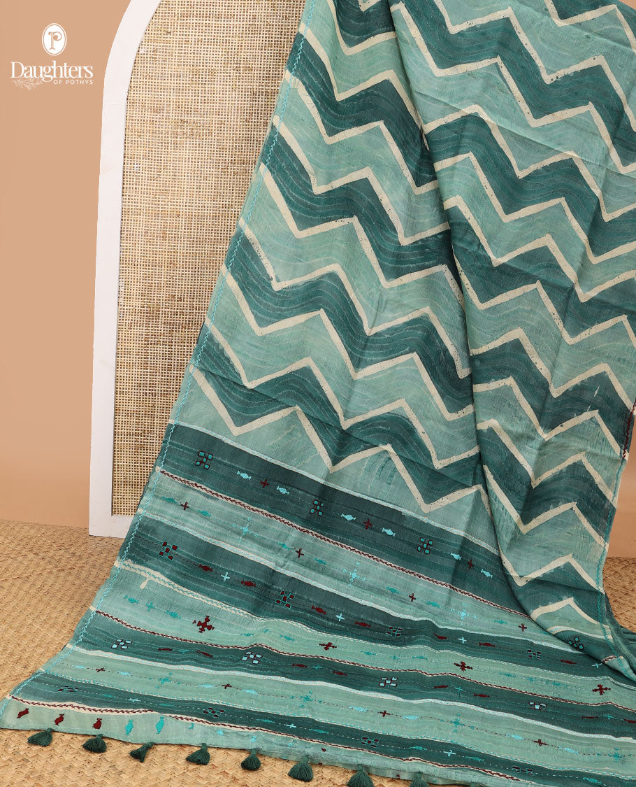 Borderless chevron design tussar silk saree with geometric design pallu