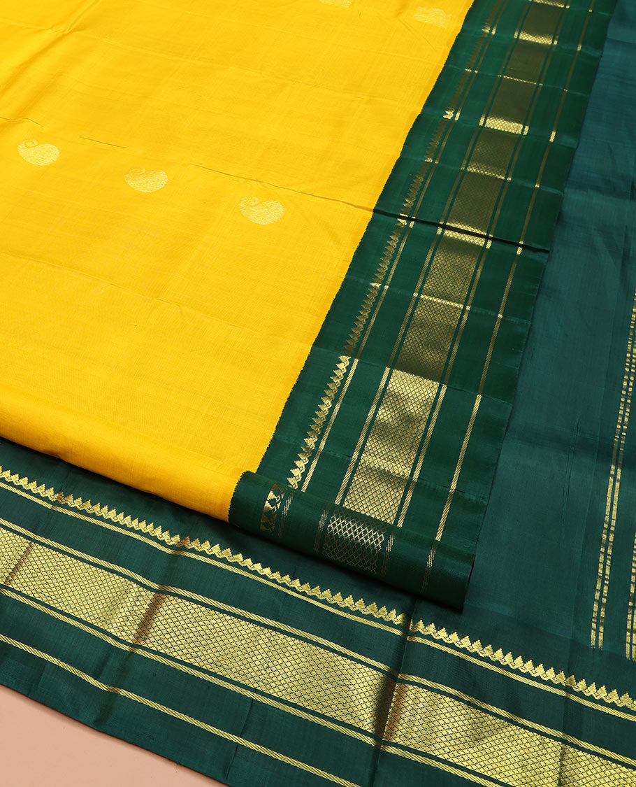 Yellow Kanchipuram Silk Saree, Adorned with Manga and Mayil Buttas, Complemented by Contrast One-Sided Korvai Border of Thilakam Mokku, Banaras, and Kuyil Kann Designs, Pallu Steeped with Mayil Designs, and Comes Without a Blouse