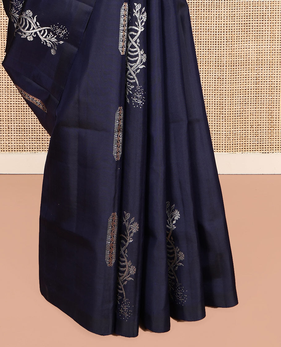 Borderless Blue Mayuri Soft Silk Saree, Gleamed Up with Zari Buttas, Highlighted by Pallu of Intricate Designs, and a Matching Blouse