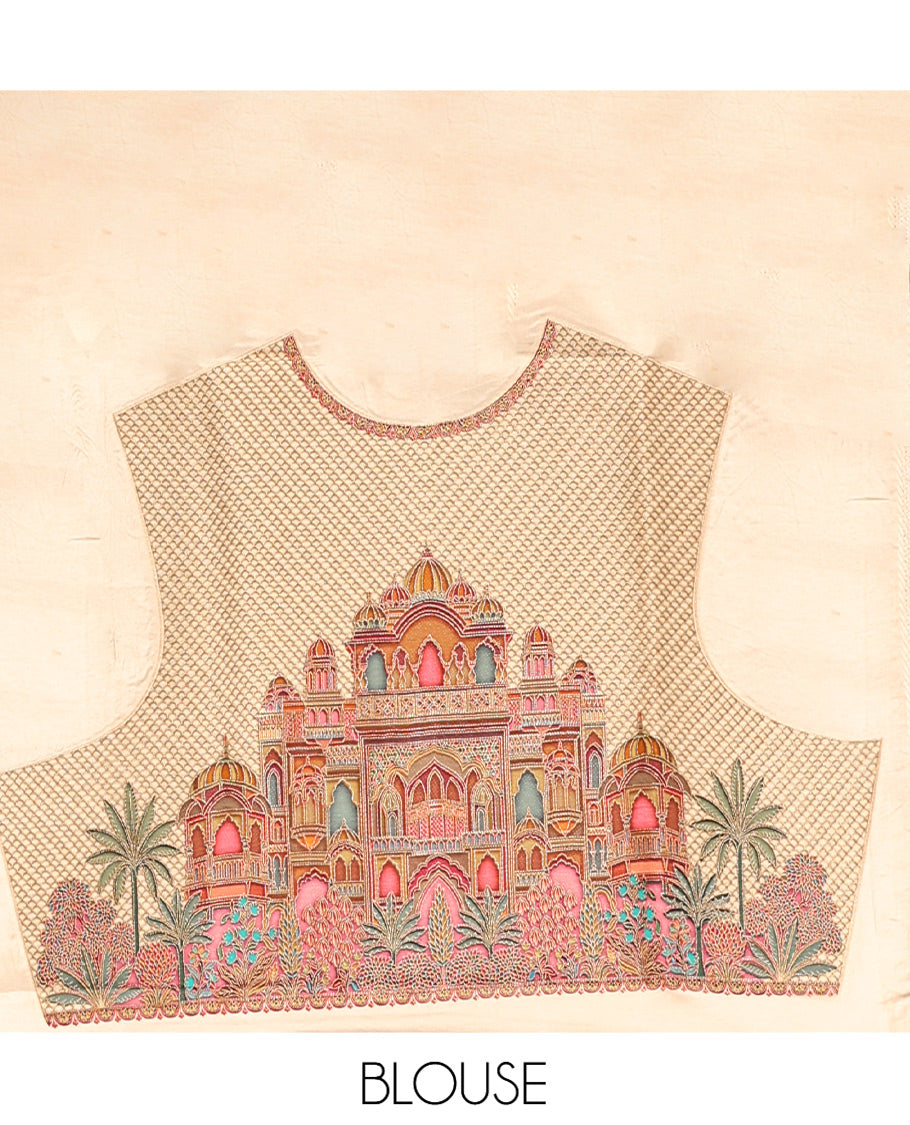 Cream Plain Dola Silk Saree, Complemented by Captivating Contrast Border of Meenakari-style Mughal Human Figurines, Pallu Artfully Pictures Mughal Human Figurines, and Paired with a Matching Blouse