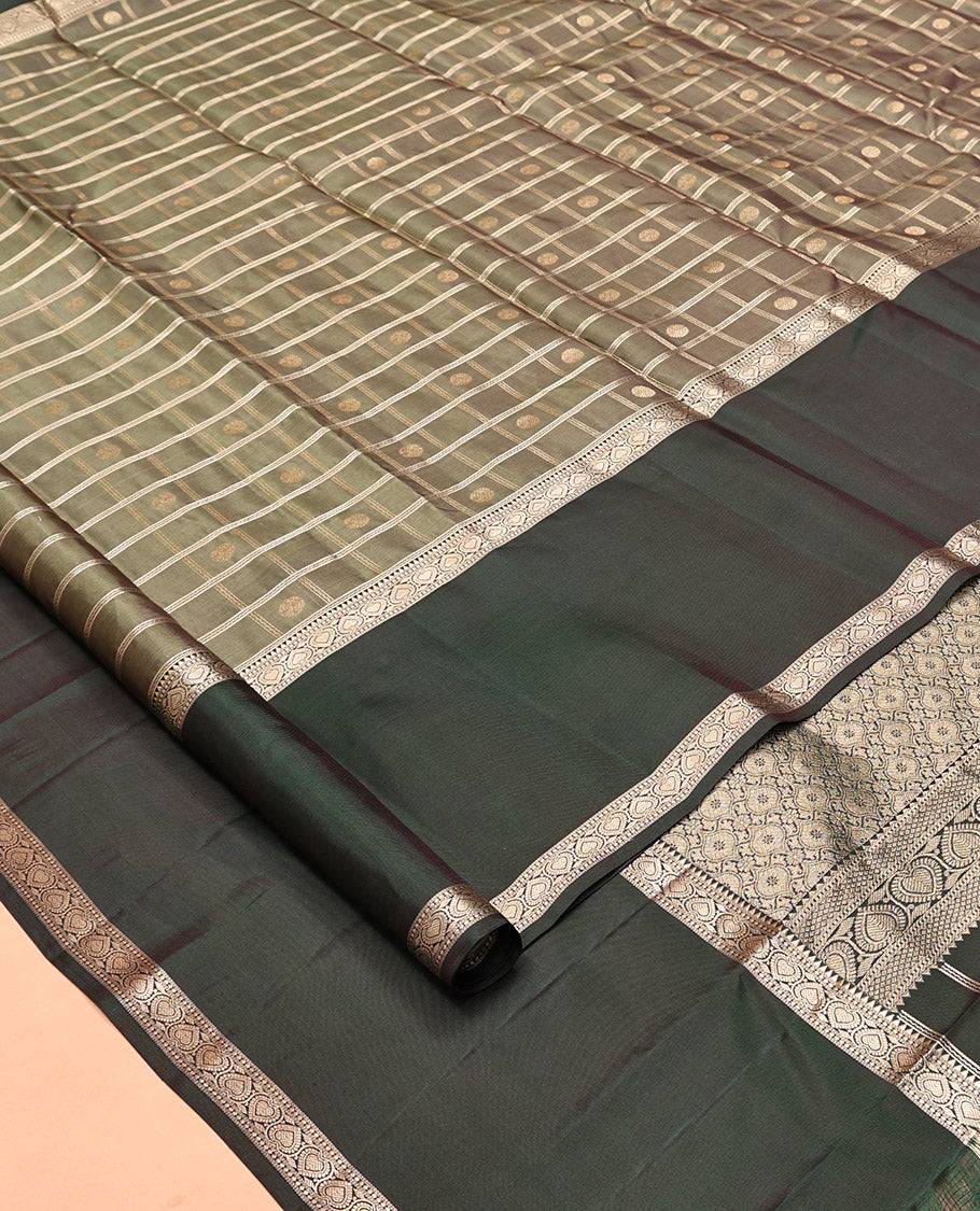 Grey Kanchipuram Silk Saree, Embellished with Butta Enclosed Checks, a Contrast Traditional Rettai Pettu Border, Grand Pallu, and a Contrast Blouse