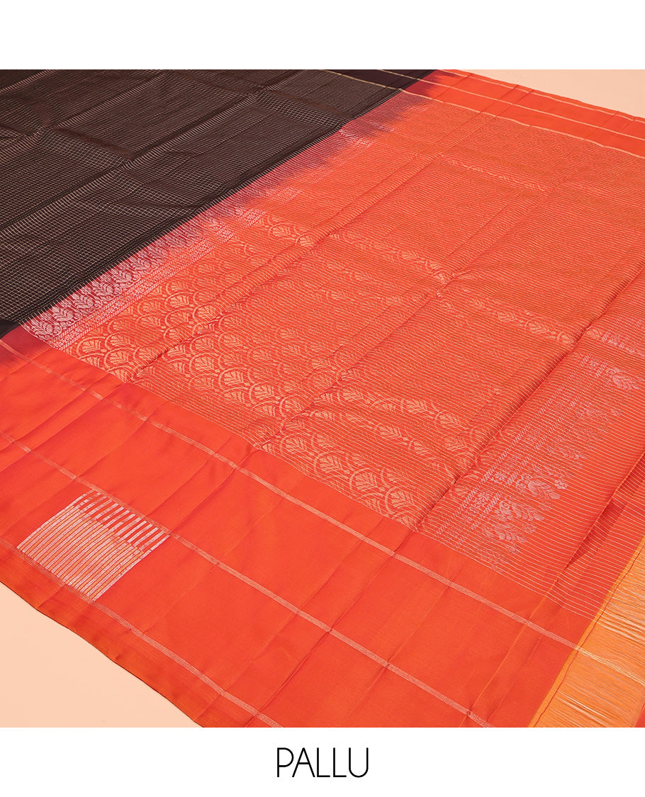 Brown Kanchipuram Silk Saree, Detailed with Micro-Checked Designs, Uniquely Designed Border, Contrast Scallop-Patterned Pallu, and a Contrast Blouse