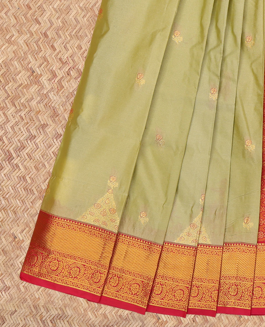 Green Budget Silk Saree, Graced with Zari Buttas, a Contrast Traditional Zari Border, Grand Pallu, and a Contrast Blouse